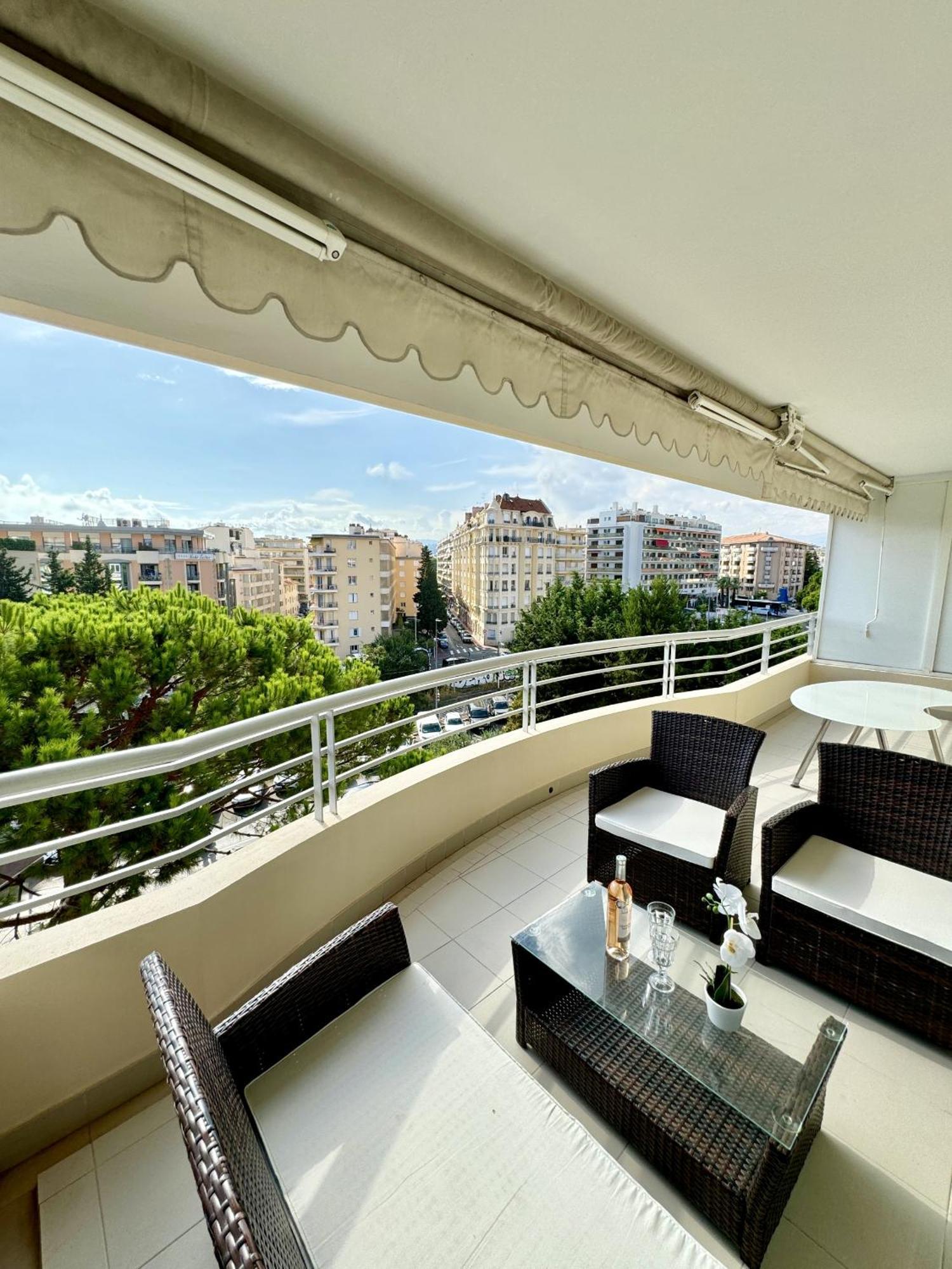 Apartment 2 Pieces Proche Golden *